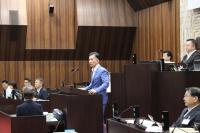 答弁する市長