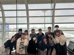 羽田空港での集合写真