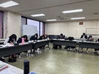 集中して原稿を書いています