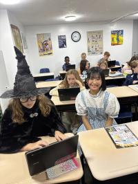 仮想して授業を受けています