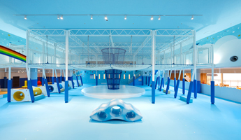 遊具「スカイネット・クラウドバウンス」の画像