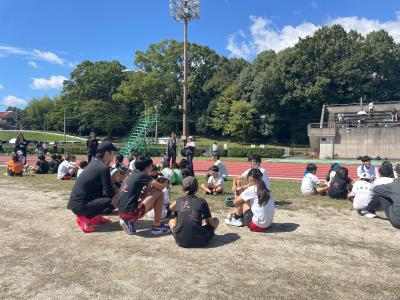安川電機の選手を囲み質問や交流をとる参加者